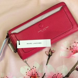 🆕 🎀 MARC JACOBS pink leather large zip wallet🎀